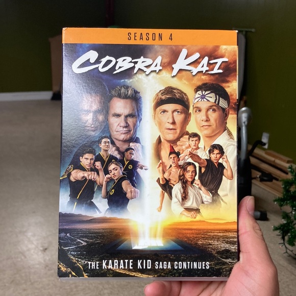 Cobra Kai Season 4 Complete Season - Picture 1 of 12
